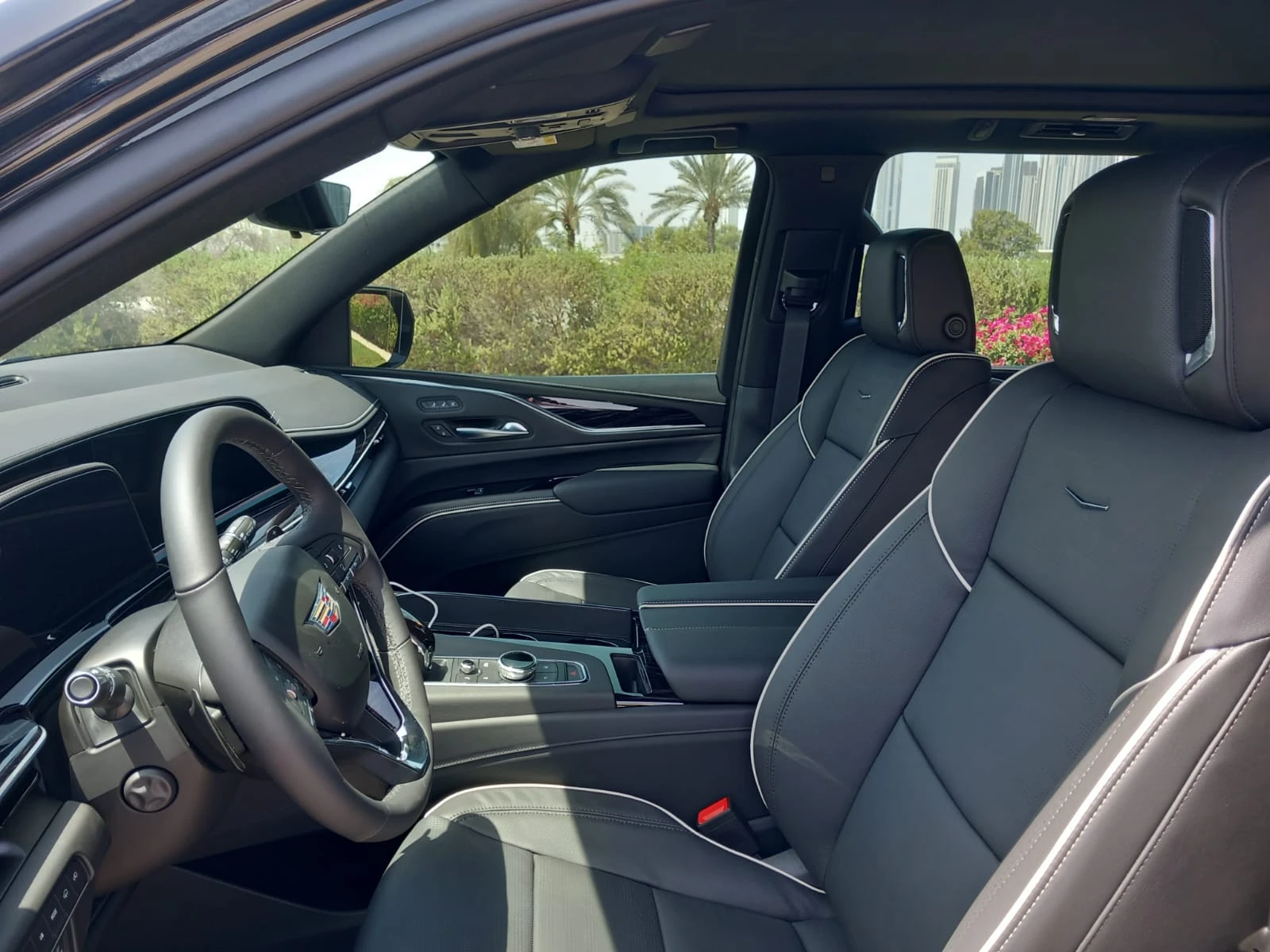 cadillac-escalade-luxury-interior-chauffeur-service-dubai