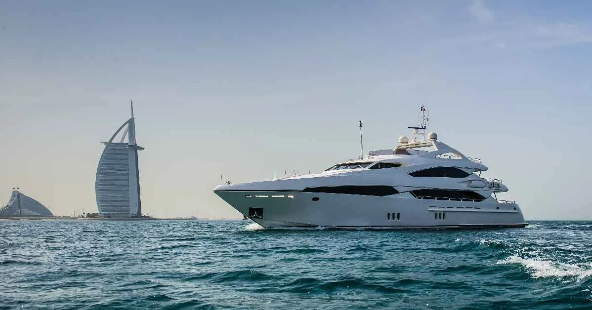 A beautiful view boat for dinner cruise dubai