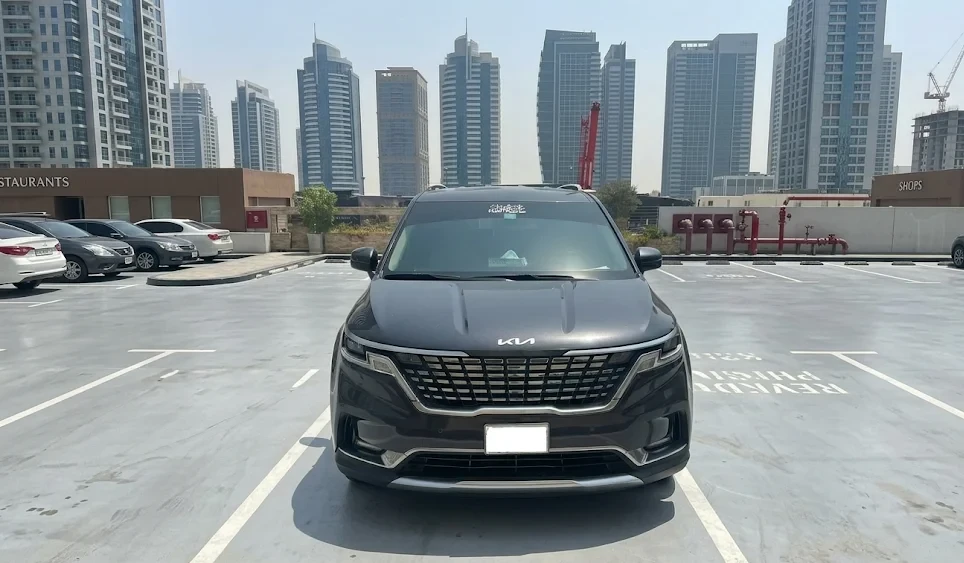 kia-carnival-7-seater-car-front-2