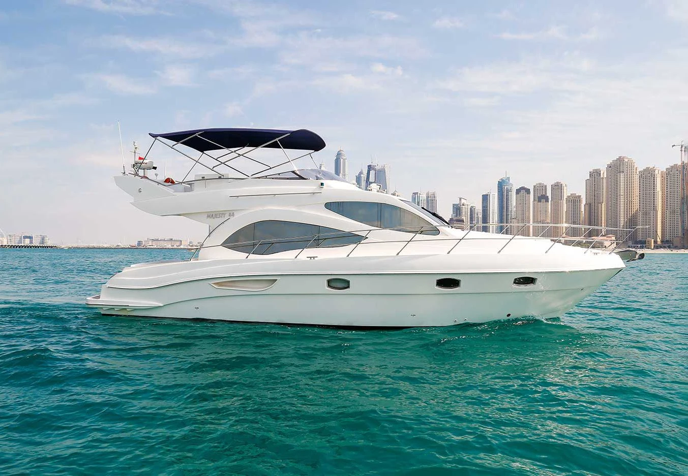 private-yacht-charter-dubai-skyline