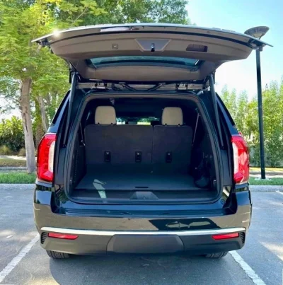 GMC-Yukon-07-seater-back