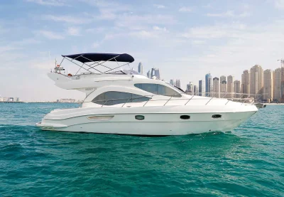 private-yacht-charter-dubai-skyline