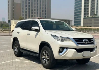 toyota-fortuner-rental-front-close-up.
